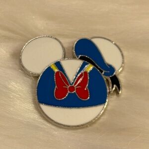 Disney Donald Duck Mickey Ears 2013 Trading Pin